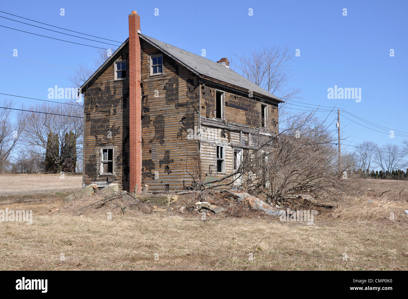 Esterno di una vecchia casa colonica di legno nella parte orientale della Pennsylvania Foto Stock