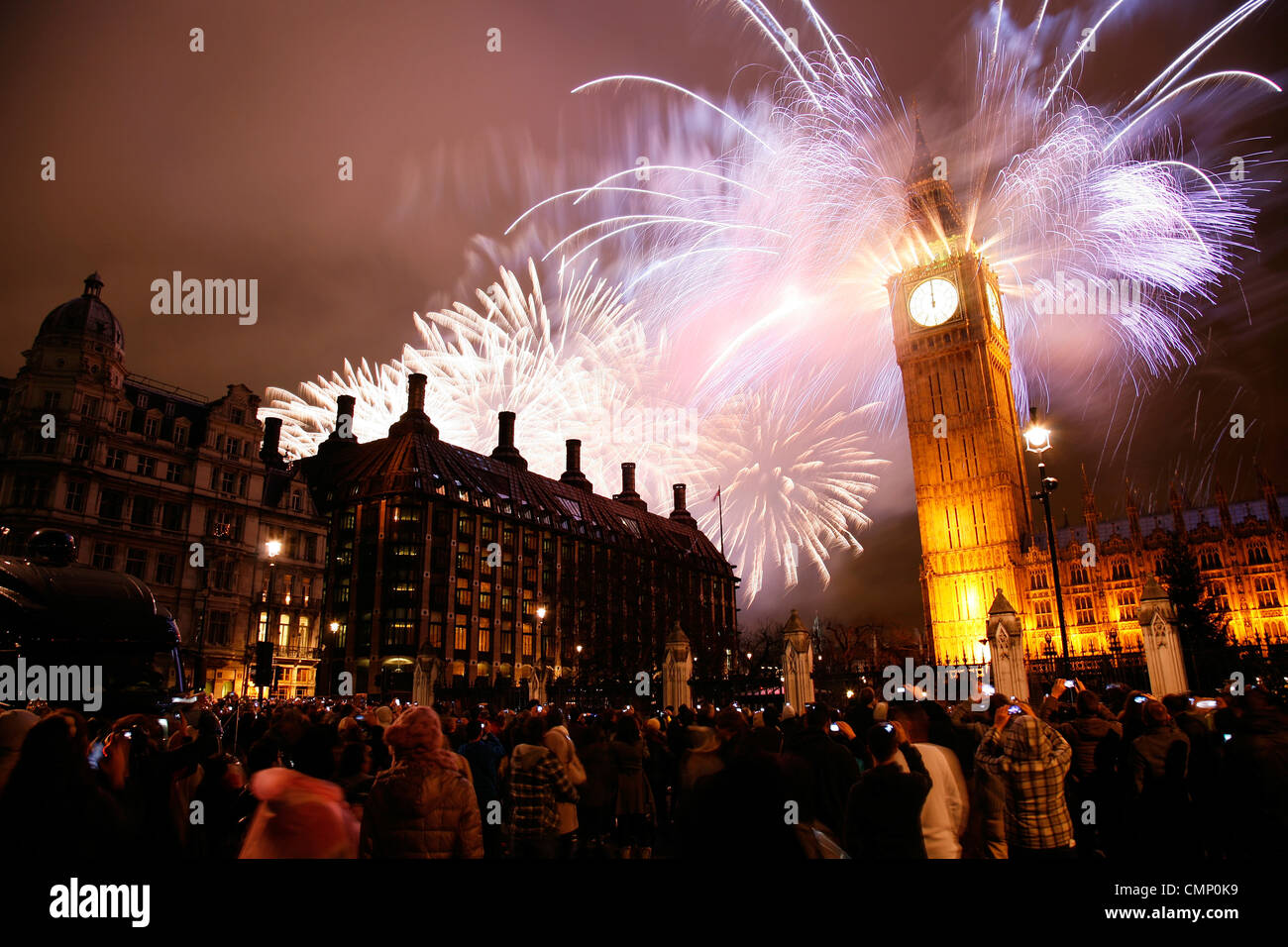 2012, fuochi d'artificio sul Big Ben a mezzanotte Foto Stock