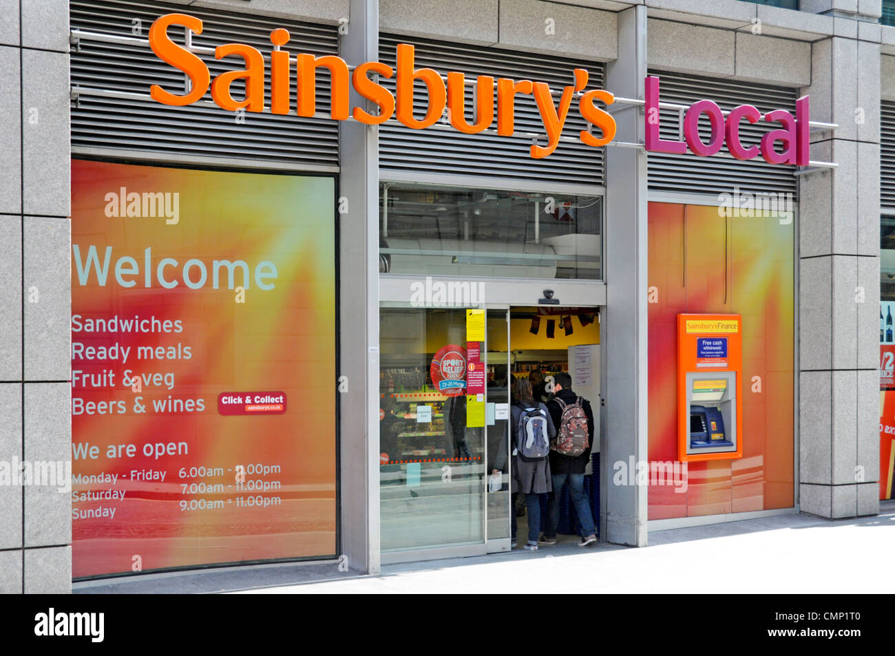 Sainsbury supermercato locale negozio in High Holborn e vicino ai grandi complessi di uffici Foto Stock