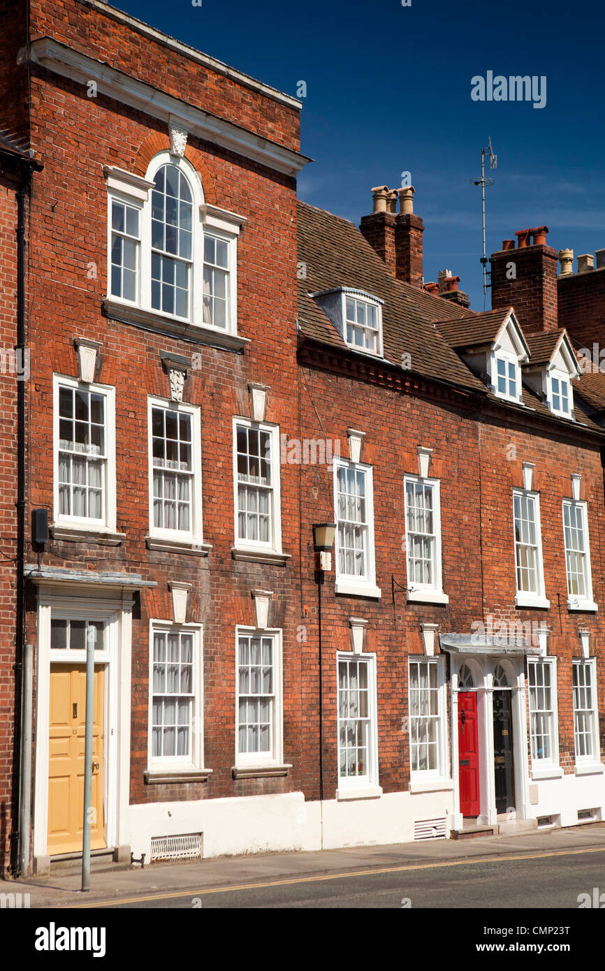 Regno Unito, Inghilterra, Worcestershire, Worcester, Edgar Street, eleganti case in stile georgiano vicino al Edgar Gate in Cattedrale precinct Foto Stock