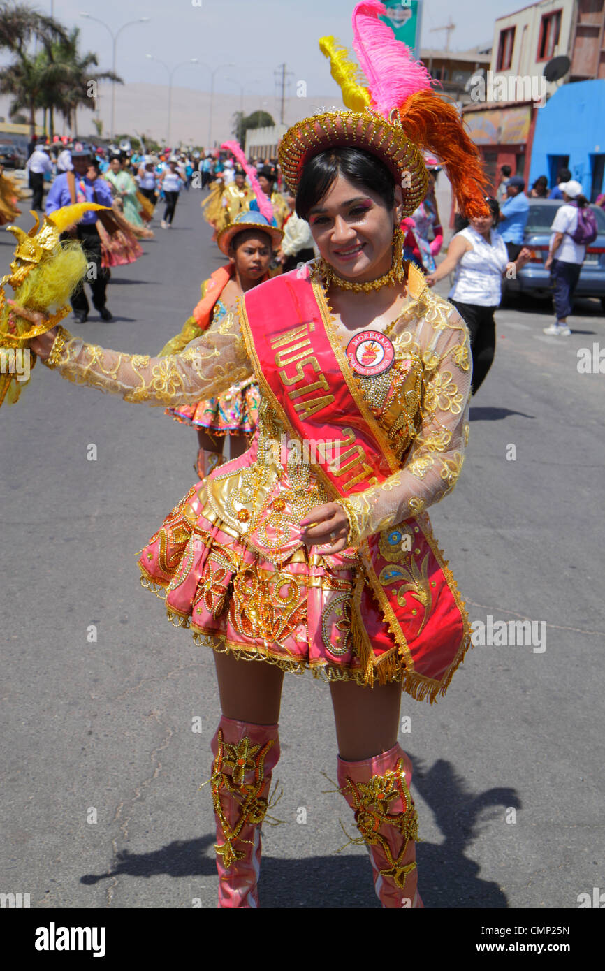 Arica Chile,Avenida Pedro Montt,Carnevale Andino,Carnevale andino,sfilata,prove,indigeni,patrimonio aymara,folklore,celebrazione,danza tradizionale,Cap Foto Stock