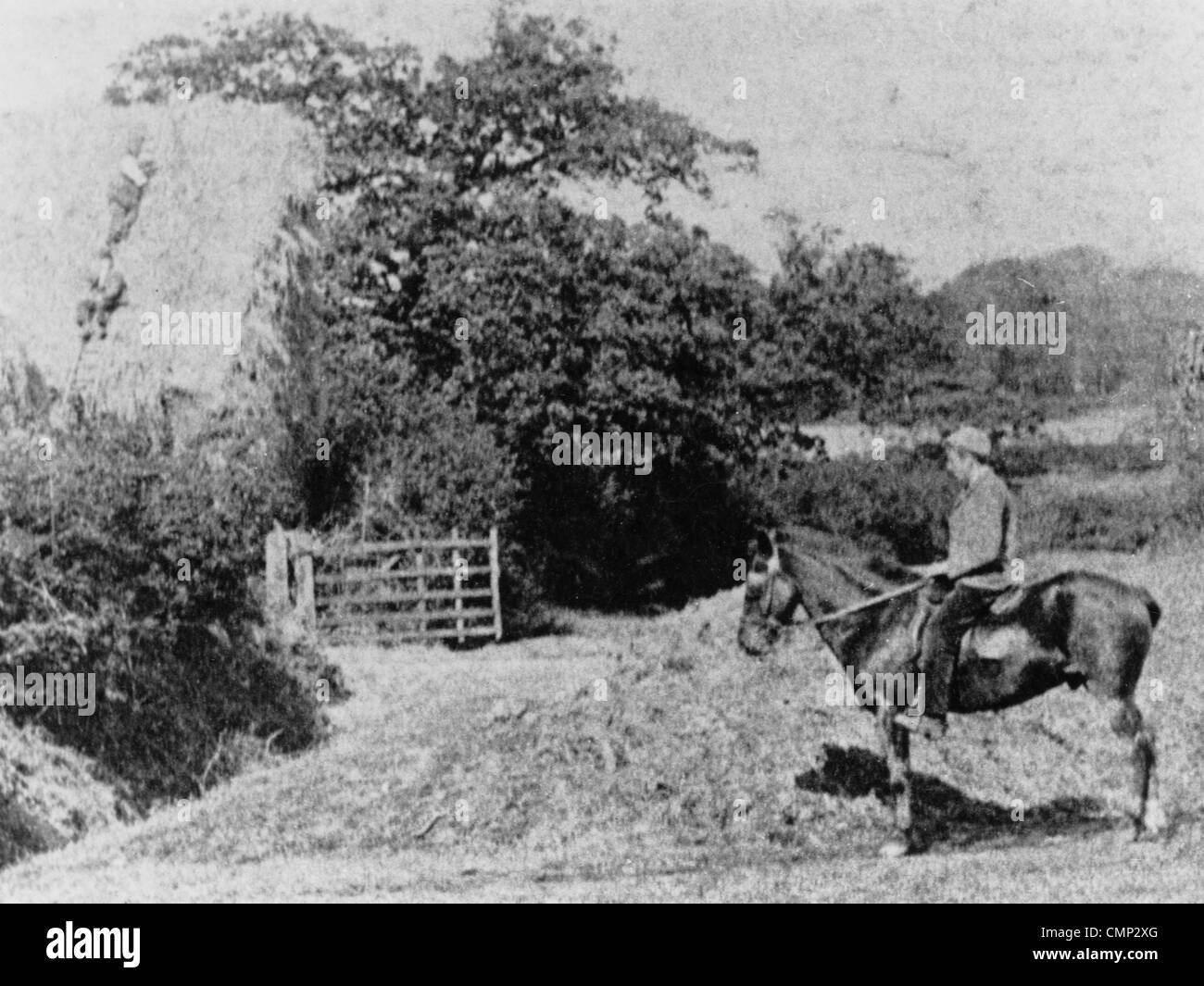 Fattoria Newbolds, Fallings Park, circa 1890. James Cope, il contadino del figlio nella fattoria guardando verso Bushbury. Foto Stock