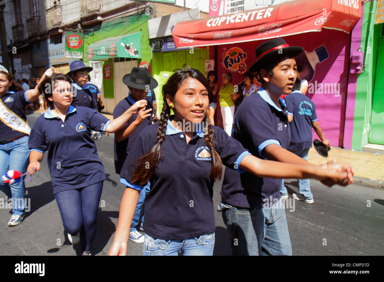 Arica Chile,Avenida Arturo Prat,Carnevale Andino,Carnevale andino,sfilata,indigena,patrimonio aymara,folklore,celebrazione,danza tradizionale,ballerina,troupe Foto Stock