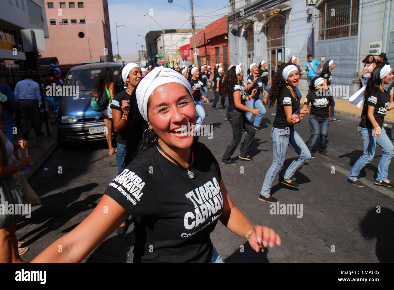 Arica Cile,Avenida Arturo Prat,Carnevale Andino,Carnevale andino,sfilata,indigena,Africana,eredità Africana Cilena,folklore,celebrazione,danza tradizionale Foto Stock