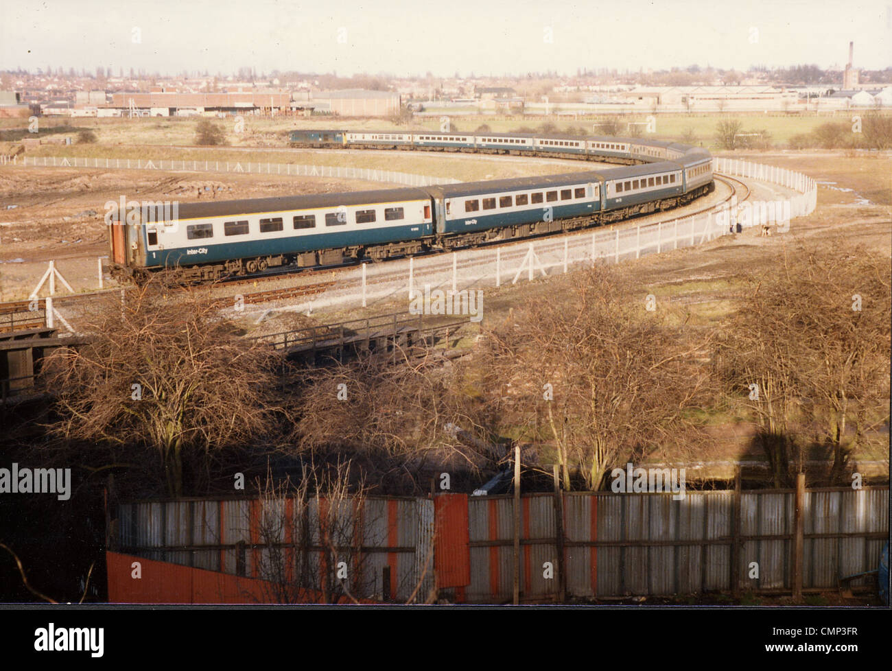 Oxley corda, Wolverhampton, Mar 30 1985. Un "Intercity" locomotiva diesel (n. 31438) prendendo in magazzino vuoto intorno Oxley corda Foto Stock