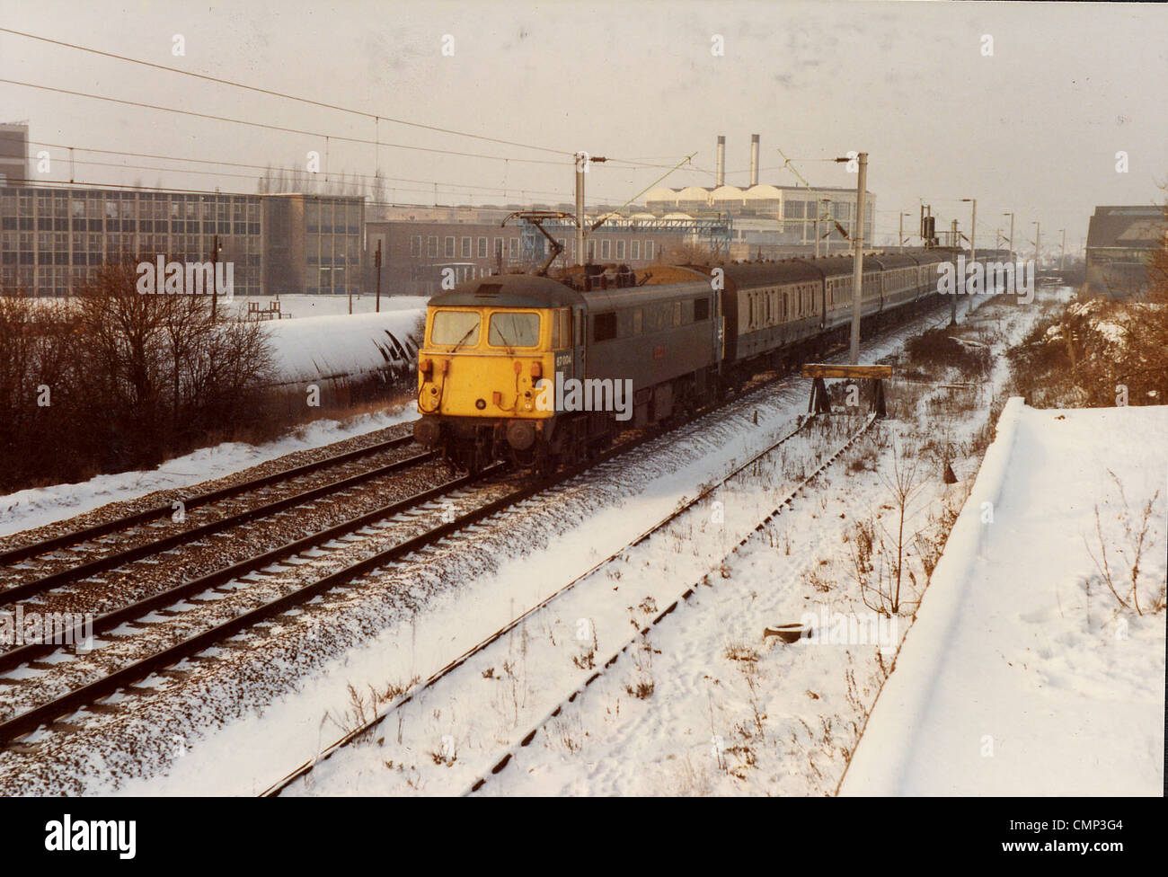Locomotiva Diesel, Wolverhampton, Jan 17 1985. Una locomotiva diesel a Ettingshall avvicinando Wolverhampton. Motori Diesel Foto Stock
