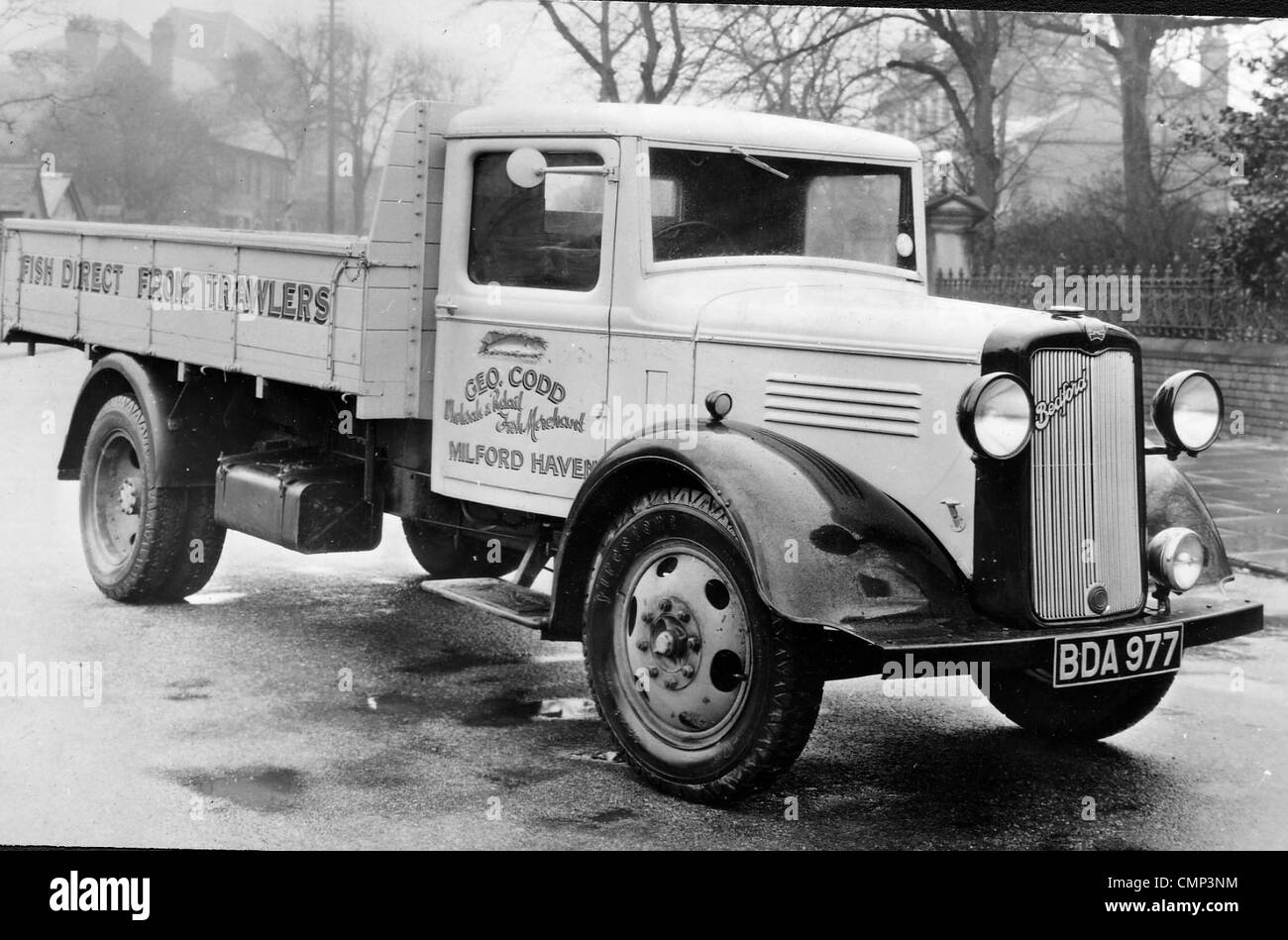 Consegna Van, Wolverhampton, metà del XX sec.. Un 'Bedford' consegna van di George Codd, commerciante di pesce. La società sembra essere Foto Stock