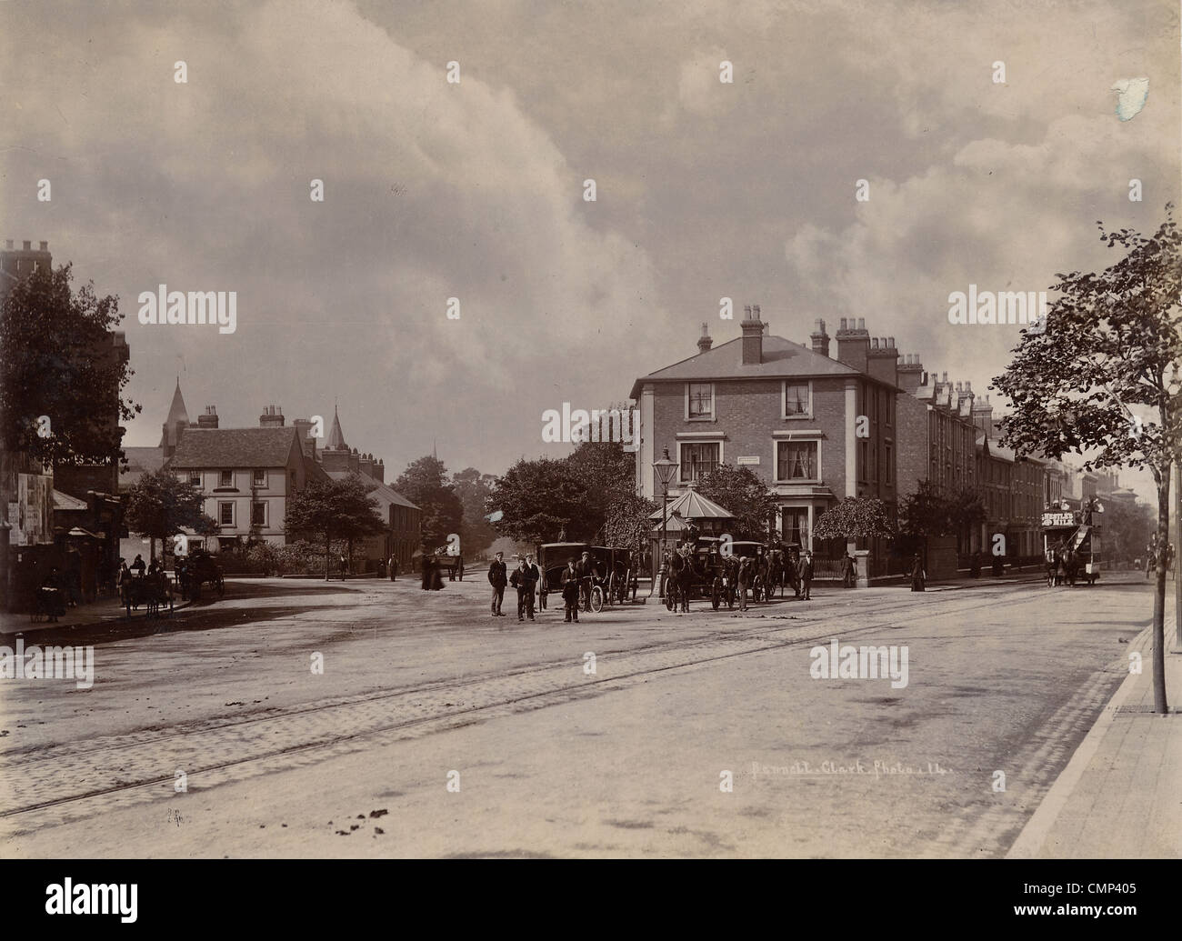 Cappella di cenere, Wolverhampton, circa 1899. A cavallo il veicoli in corrispondenza di quello che sembra essere un terminale direttamente davanti alla casa Foto Stock