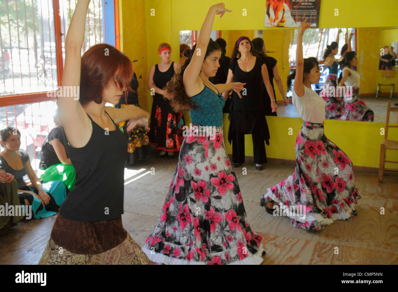 Santiago Cile,Providencia,Avenida Ramon Carnicer,scuola di danza,classe di danza flamenco,studio,specchio,pavimento in legno,immigrato etnico ispanico latino-latino Foto Stock