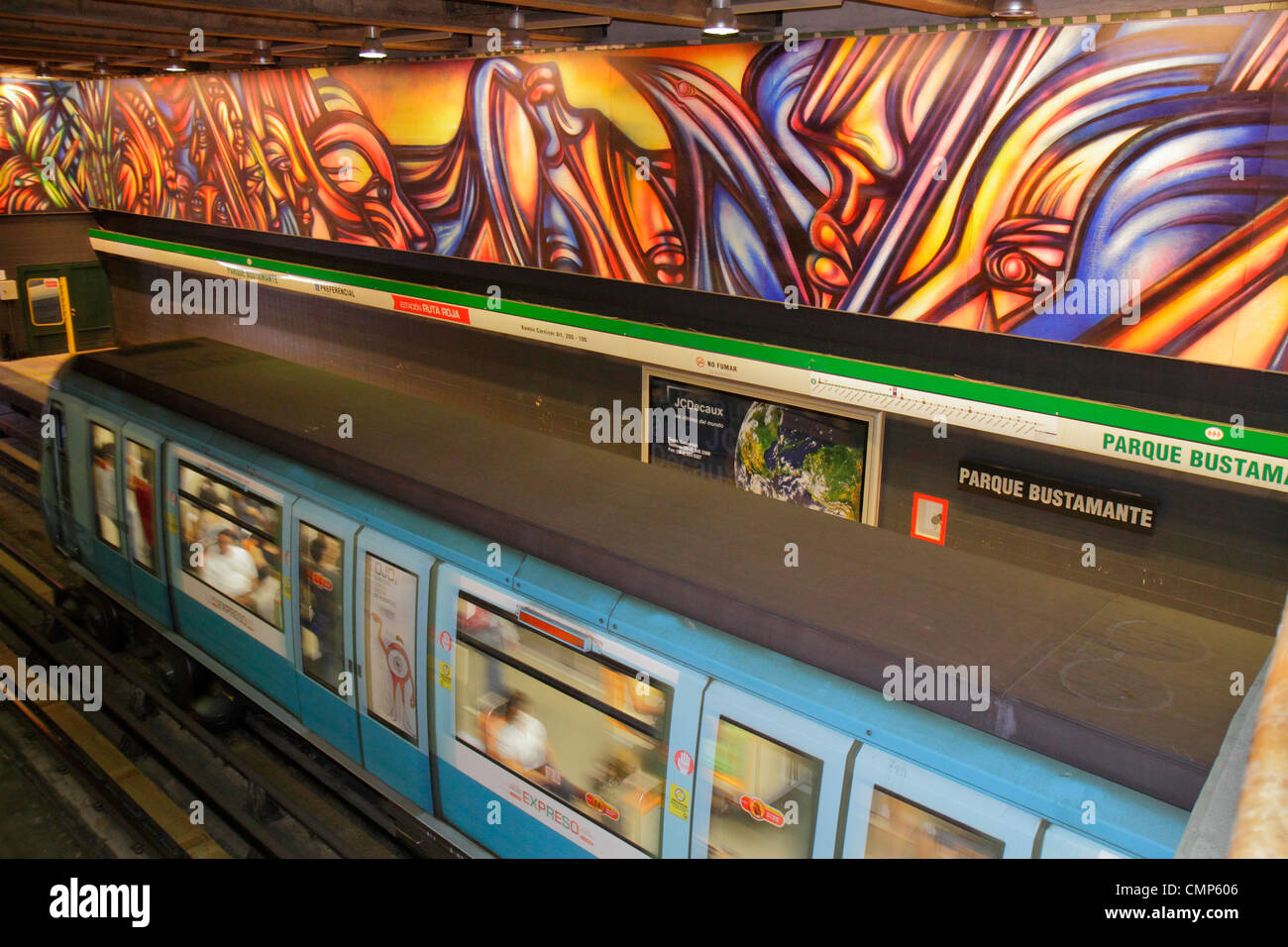 Santiago Cile,Providencia,Stazione della Metropolitana,Parque Bustamante,metropolitana,treno,treno,America Latina,Sud Chile120124039 Foto Stock