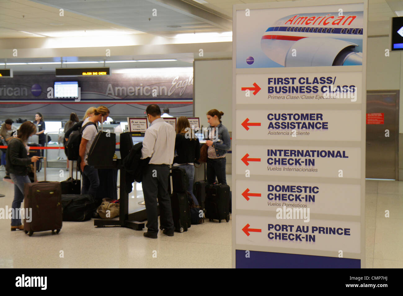 Miami Florida International Airport mia,terminal,American Airlines,cartello,logo,informazioni,indicazioni,check-in,self-service,chiosco,viaggi visitatori Foto Stock