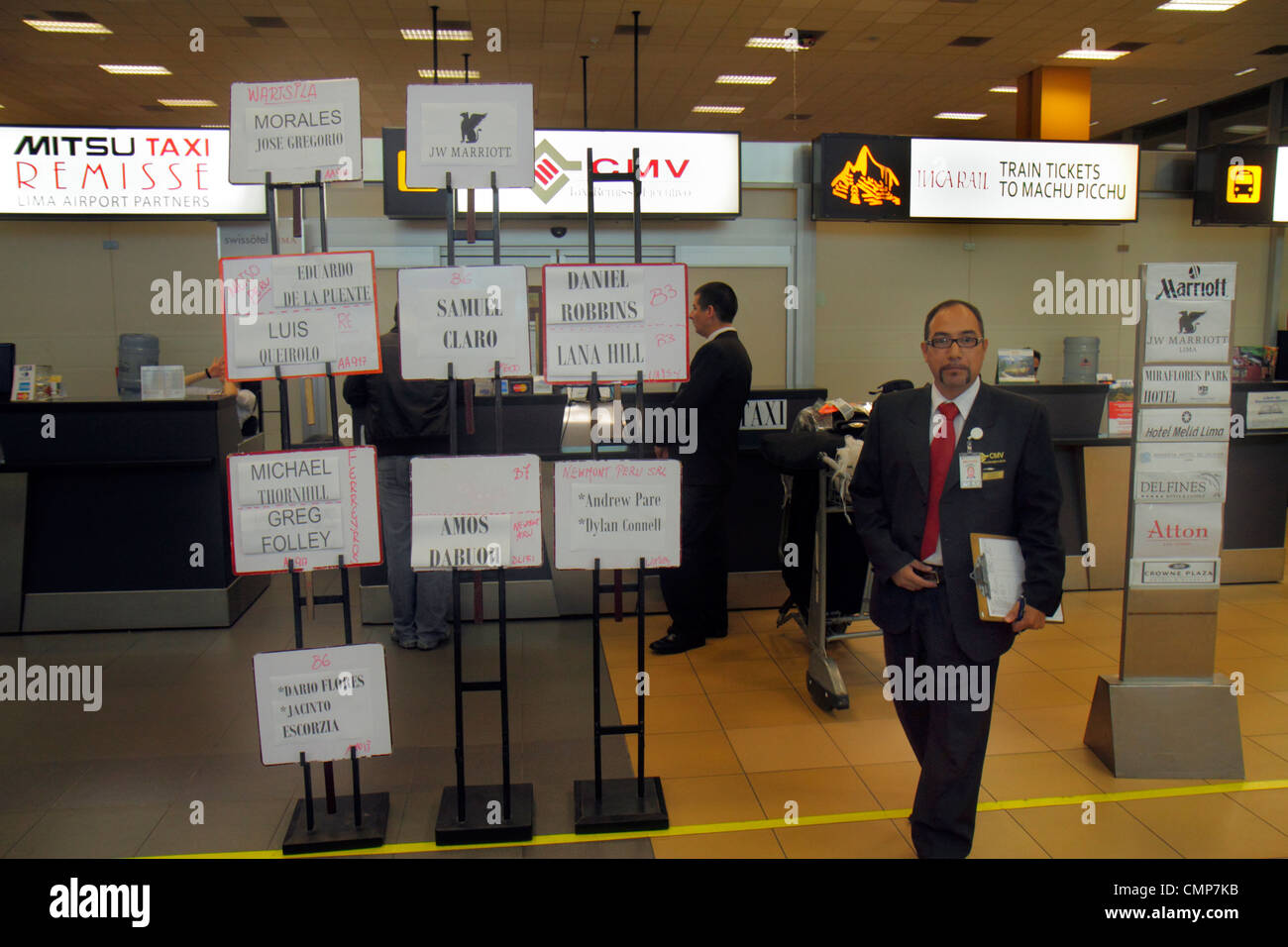 Lima Perù, Aeroporto Internazionale Jorge Chávez, LIM, terminal passeggeri, arrivi, trasporto a terra, taxi, taxi, navetta dell'hotel, biglietti del treno, banco, chau Foto Stock