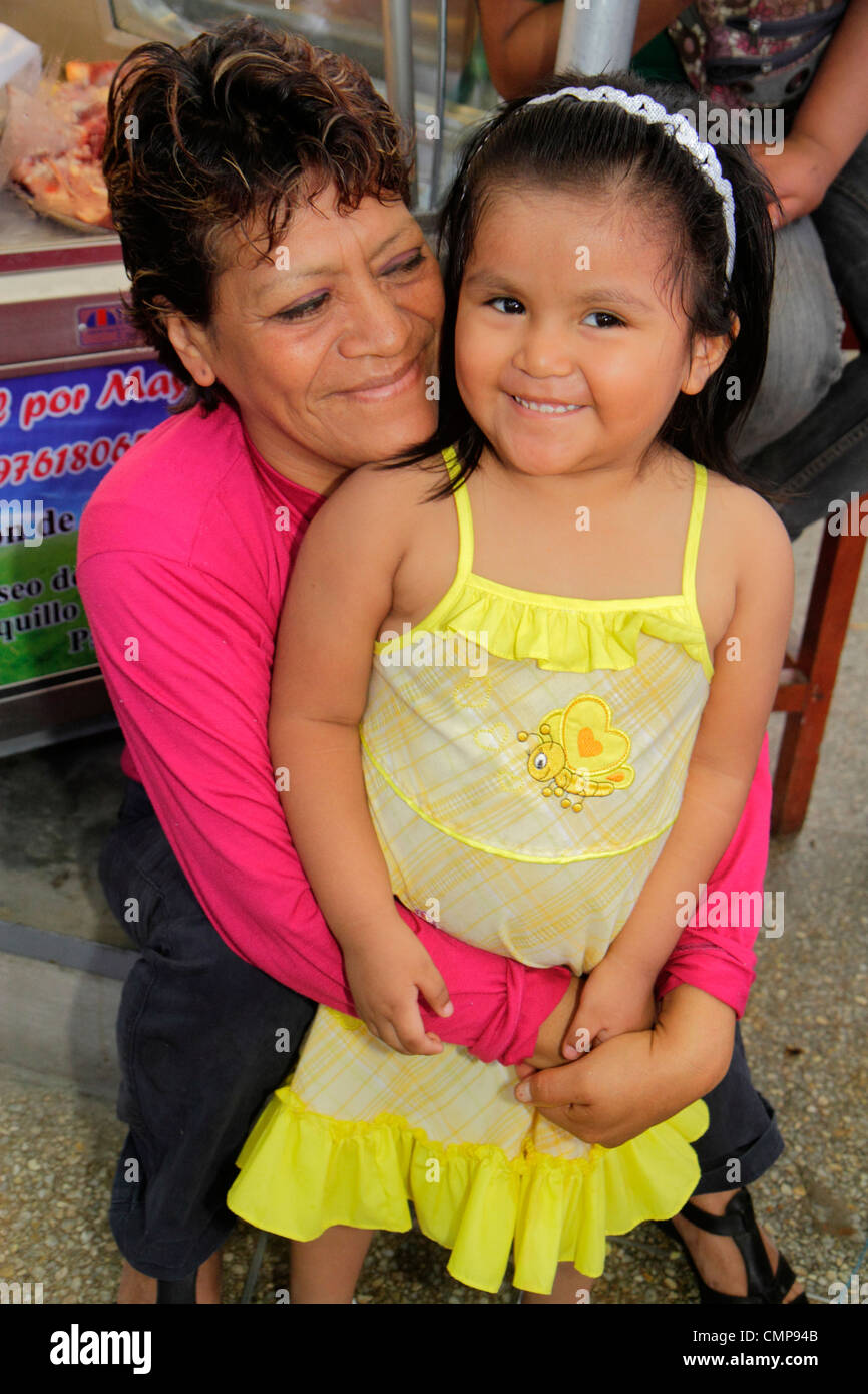 Lima Peru,Surquillo,Mercado de Surquillo,mercato delle pulci,stallo,shopping shopper shopping negozi mercati di mercato di acquisto di vendita, negozio al dettaglio Foto Stock