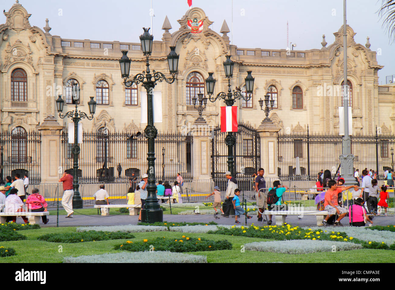 Lima Peru,Plaza de Armas,Palacio de Gobierno,Palazzo del Governo,edificio del Governo,neo barocco,architettura esterna,cancello,piazza pubblica,parco,H Foto Stock