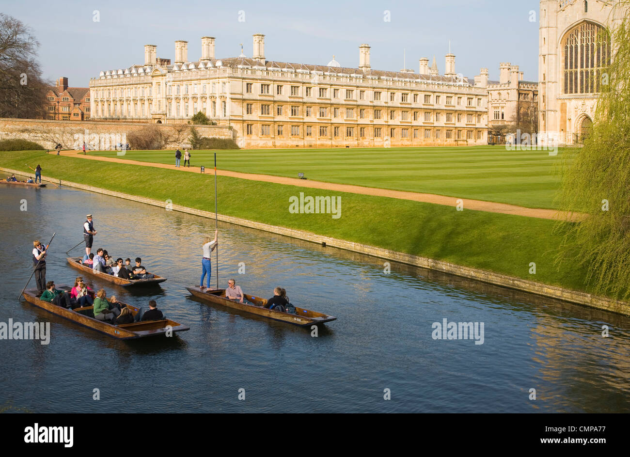 Punting sul fiume Cam, Cambridge, Inghilterra Foto Stock