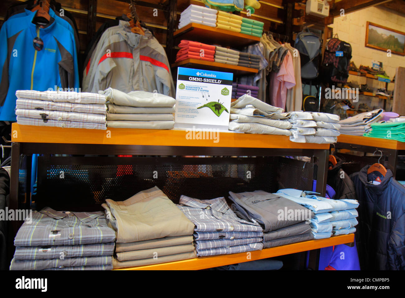 Peru Lima Miraflores Malecon de la Reserva, Larcomar Shopping negozio negozi mercato mercati di mercato di acquisto di vendita, negozio al dettaglio negozi business busines Foto Stock