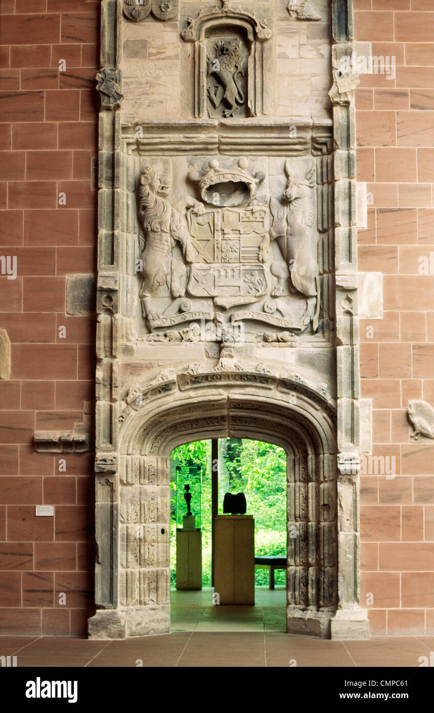 Il Portale di Hornby, originariamente parte del castello di Hornby, North Yorkshire. Ora parte della Collezione Burrell, Glasgow, Scozia Foto Stock