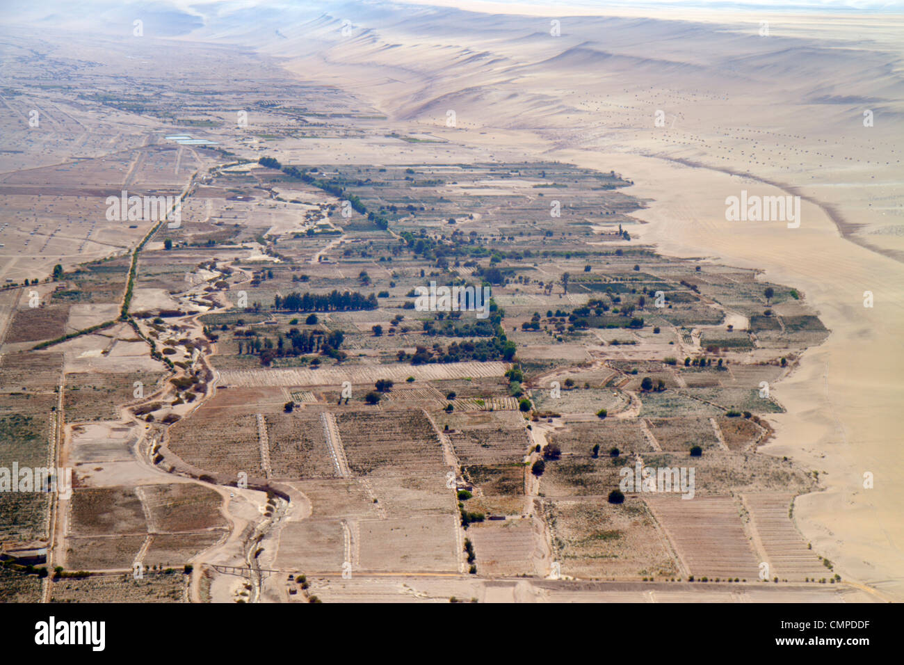 Tacna Peru, volo LAN da Lima, vista aerea dall'alto, vista della finestra, clima del deserto mite, griglia terrestre, topografia, Peru120119021 Foto Stock