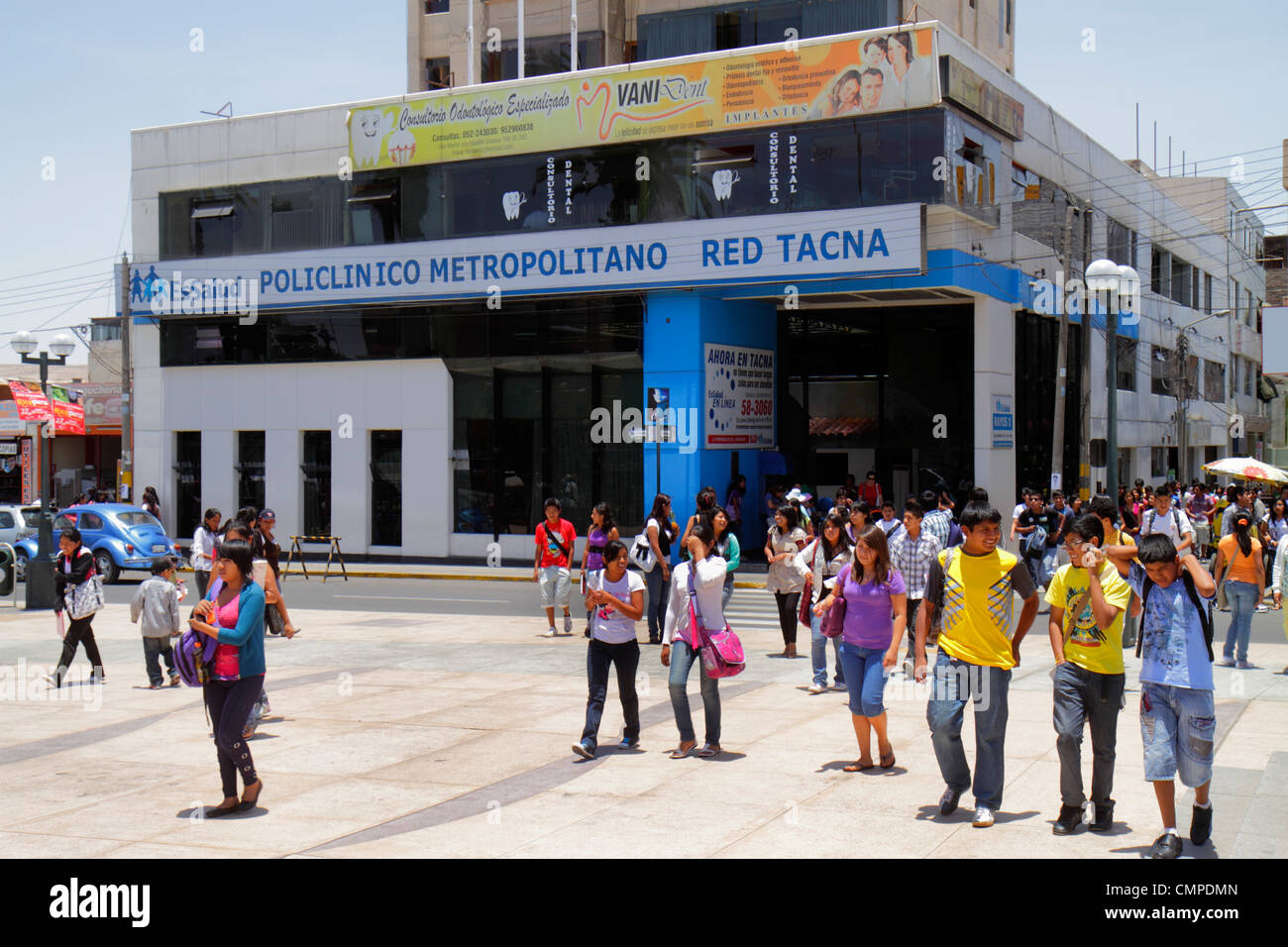 Tacna Peru,Calle Hipólito Unanue,CIMA Academia PreUniversitaria,scuola di preparazione universitaria,istruzione secondaria,studenti,gir etnico ispanico Foto Stock