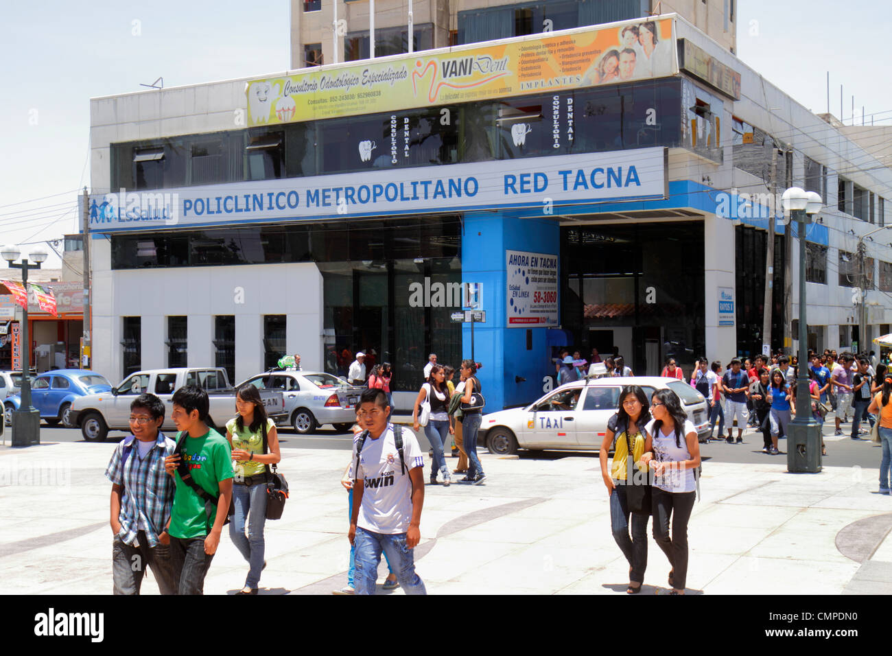 Tacna Peru,Calle Hipólito Unanue,cima Academia PreUniversitaria,scuola di preparazione universitaria,istruzione secondaria,studenti istruzione allievo cuccioli Foto Stock