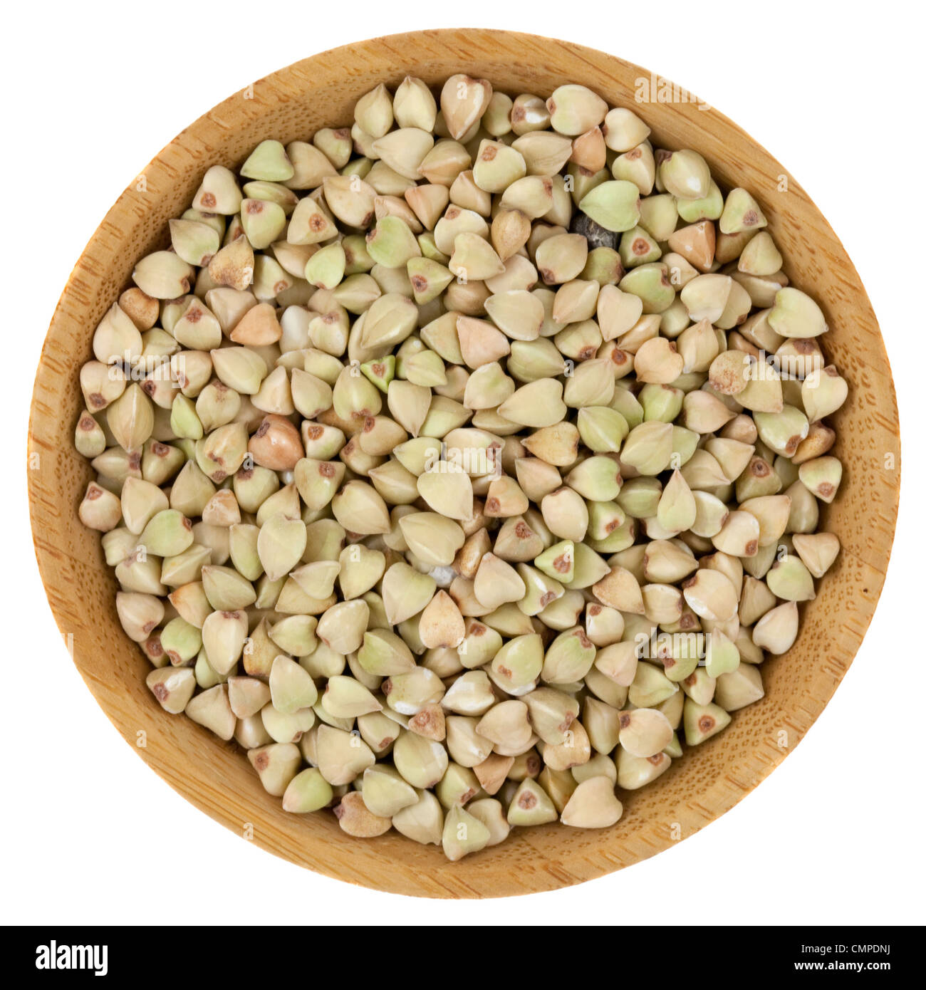 Semole e semolini di grano saraceno in una piccola ciotola di legno isolato su bianco Foto Stock