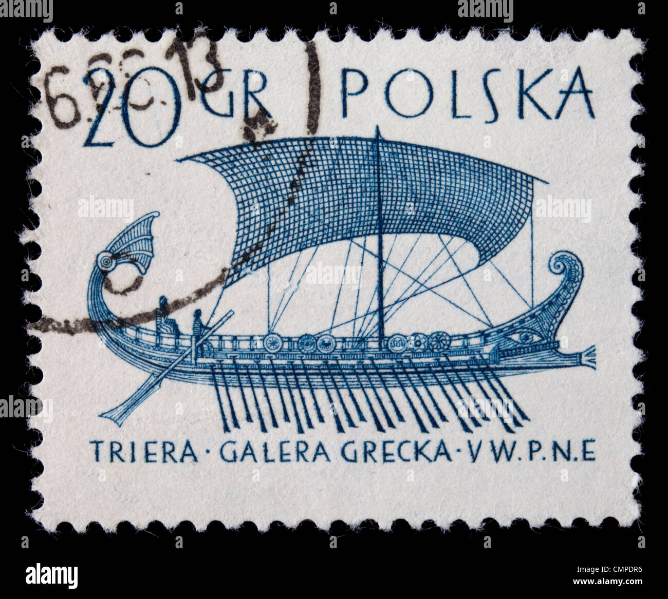 La Polonia, circa 1960 - trireme, greca antica nave da guerra con tre file di remi, su un vintage annullato timbro postale Foto Stock