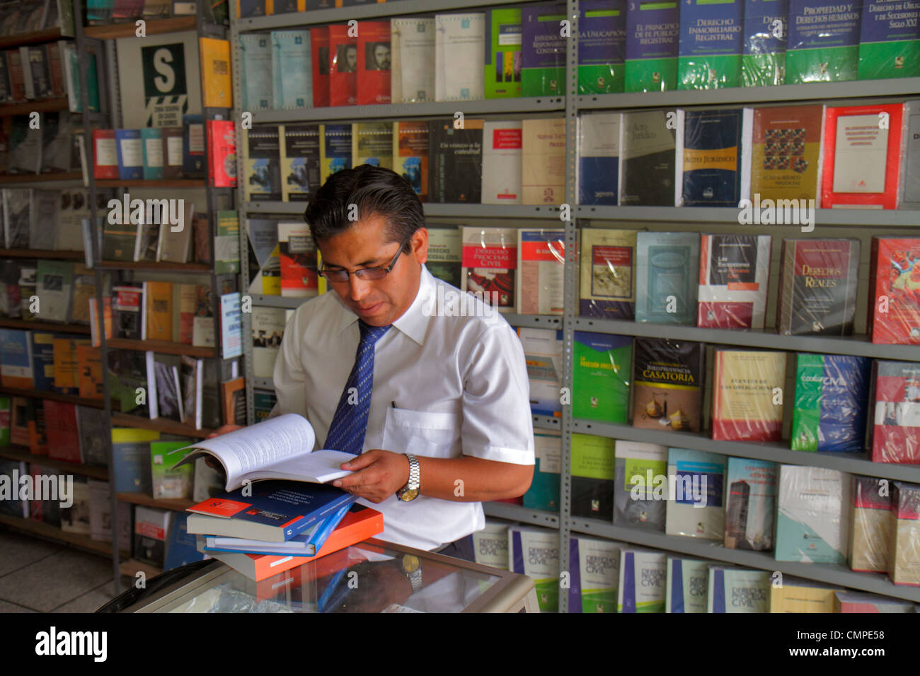 Tacna Peru,Calle 2 de Mayo,libreria,shopping shopper shopping negozi mercati di mercato di acquisto di vendita, negozi al dettaglio business busin Foto Stock