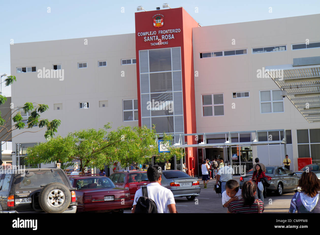 Tacna Peru,Pan American Highway,avvicinamento Cile,confine terrestre,punto di attraversamento,checkpoint,edificio,esterno controllo doganale Perù,ispanico latino Foto Stock