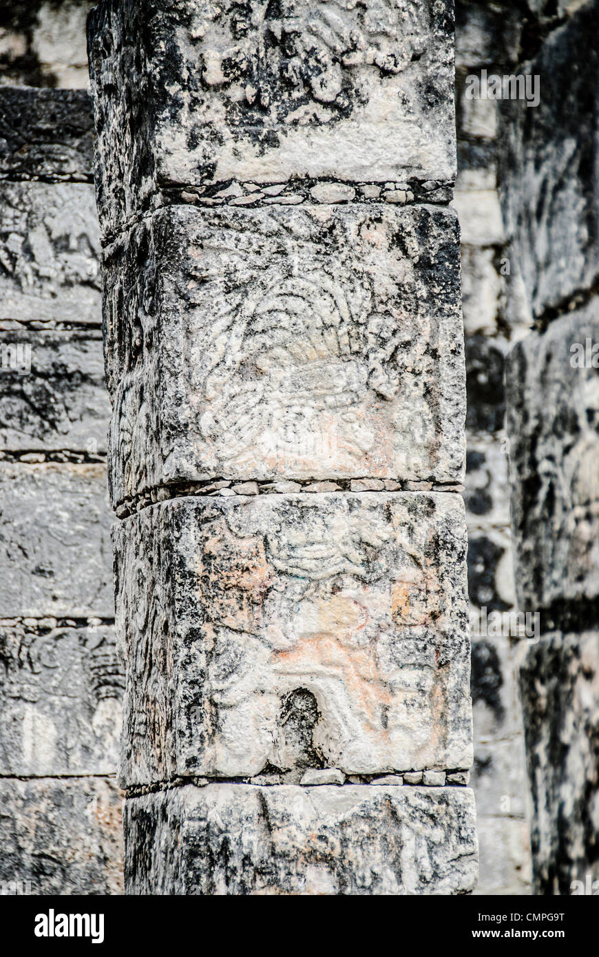 Zona archeologica di Chichén Itzá colonne di pietra intagliate Messico // colonne di pietra nella zona archeologica di Chichén Itzá a Chichén Itzá, Messico Foto Stock