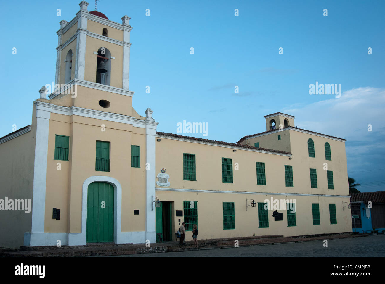 La Chiesa cattolica in Plaza de San Juan de Dios, Camaguey, Cuba Foto Stock