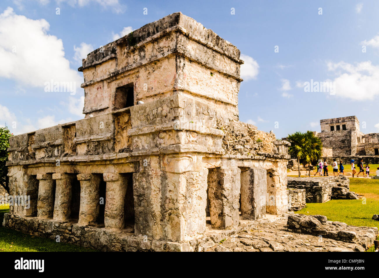 Tempio di affreschi struttura in corrispondenza della civilizzazione Maya rovine di Tulum in Messico della Riviera Maya costa. Foto Stock