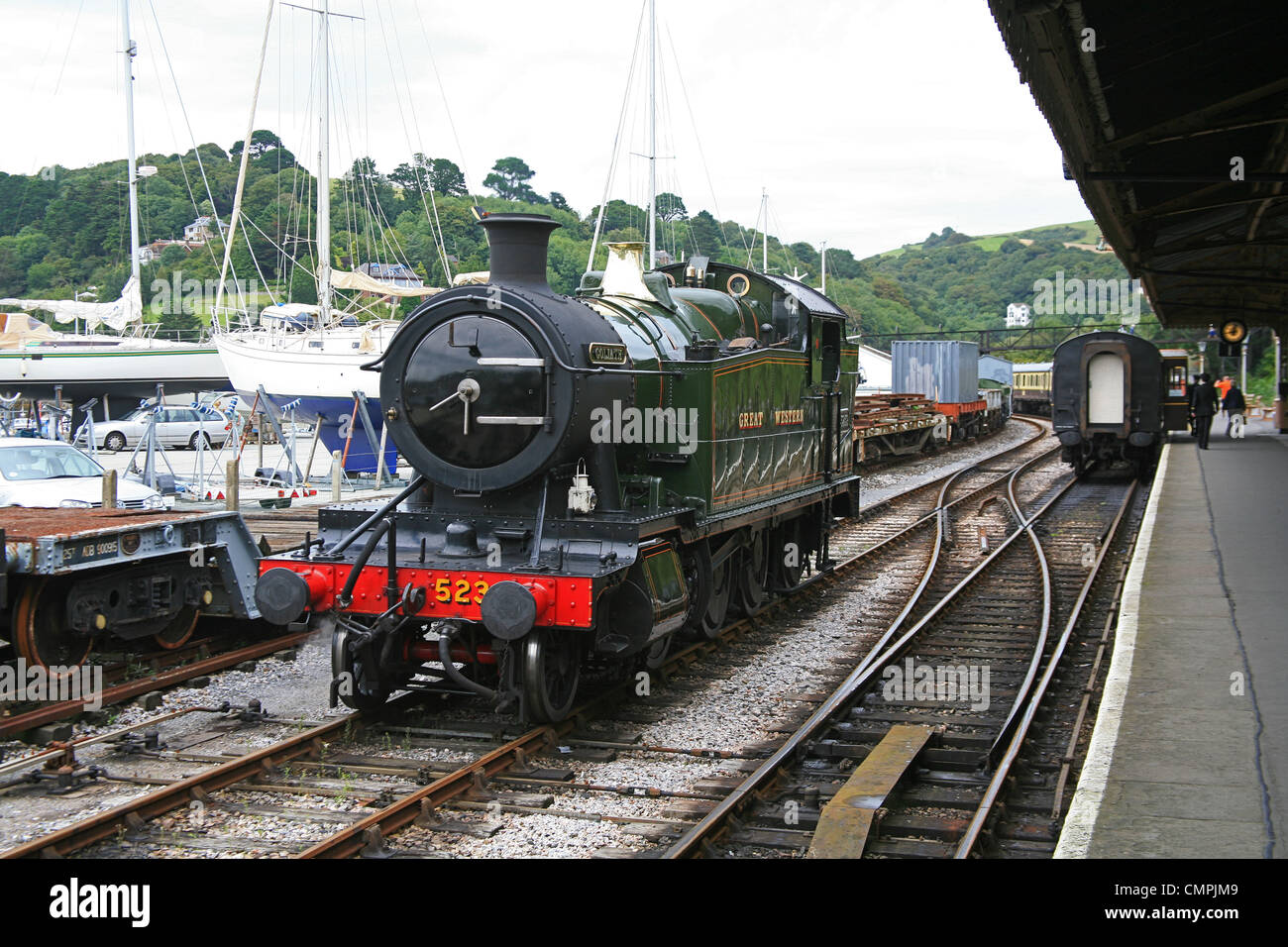 Ex GWR locomotiva a vapore 5239 "Golia' alla stazione di Kingswear in Paignton - Stazione Ferroviaria di Dartmouth, Devon, Inghilterra, Regno Unito Foto Stock