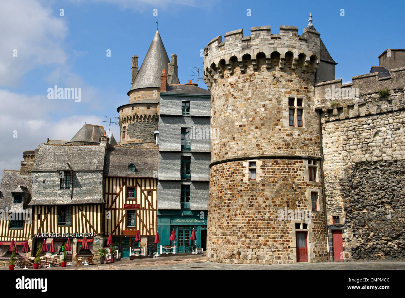 Vitre, Ille-et-Vilaine Bretagna, Francia - Vecchie tipiche case a graticcio, esterna Foto Stock