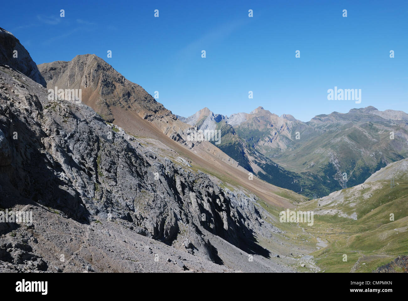 Vista estiva dei Pirenei centrali. Foto Stock