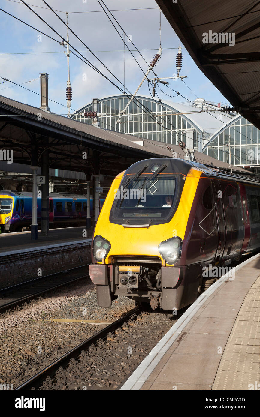 Cross Country treno, Newcastle upon Tyne Central Station Foto Stock