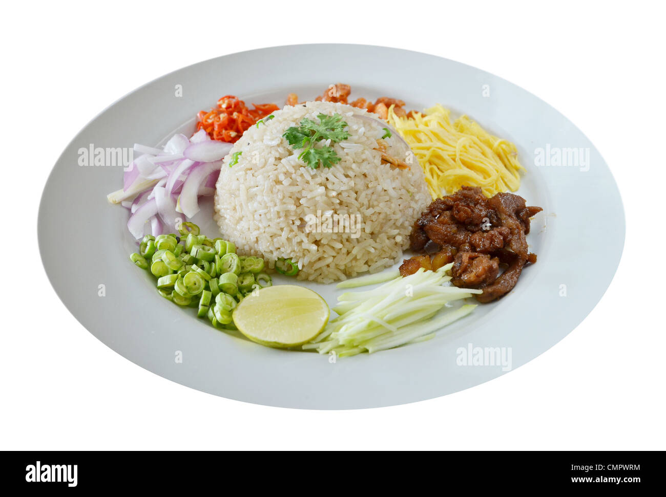 Misto di riso cotto con gamberetti salsa di pasta e verdure fresche, cibo tailandese Foto Stock