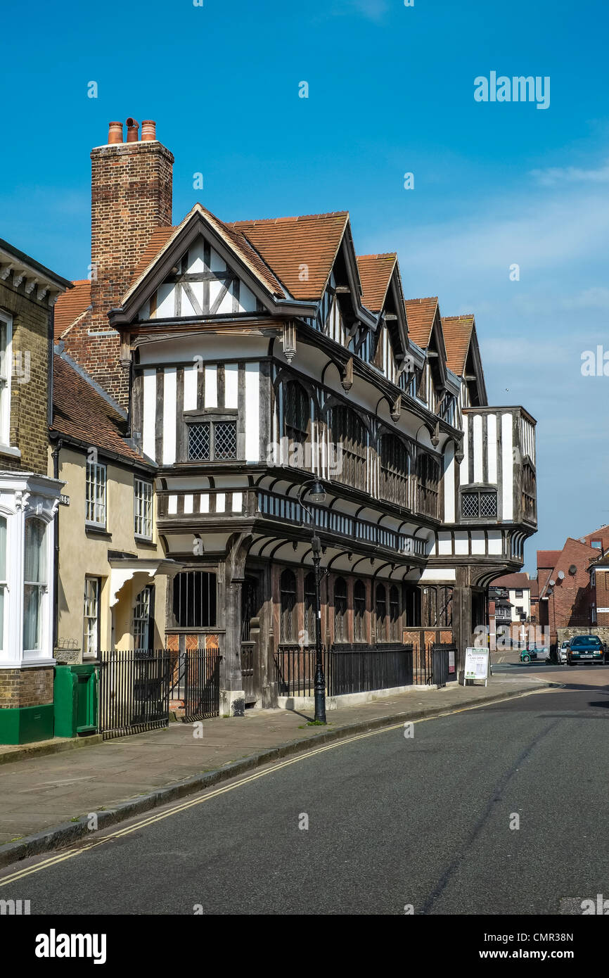 Tudor House Museum e i giardini sono southamptons più importante edificio storico. Foto Stock