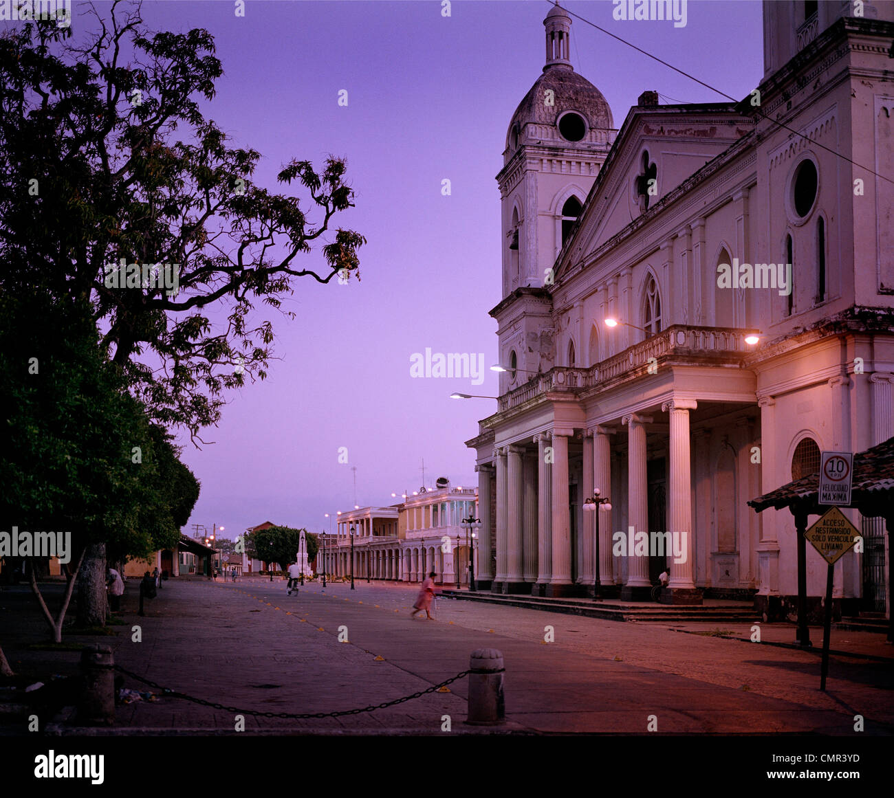 La principale piazza della cattedrale di Granada all'alba. Foto Stock