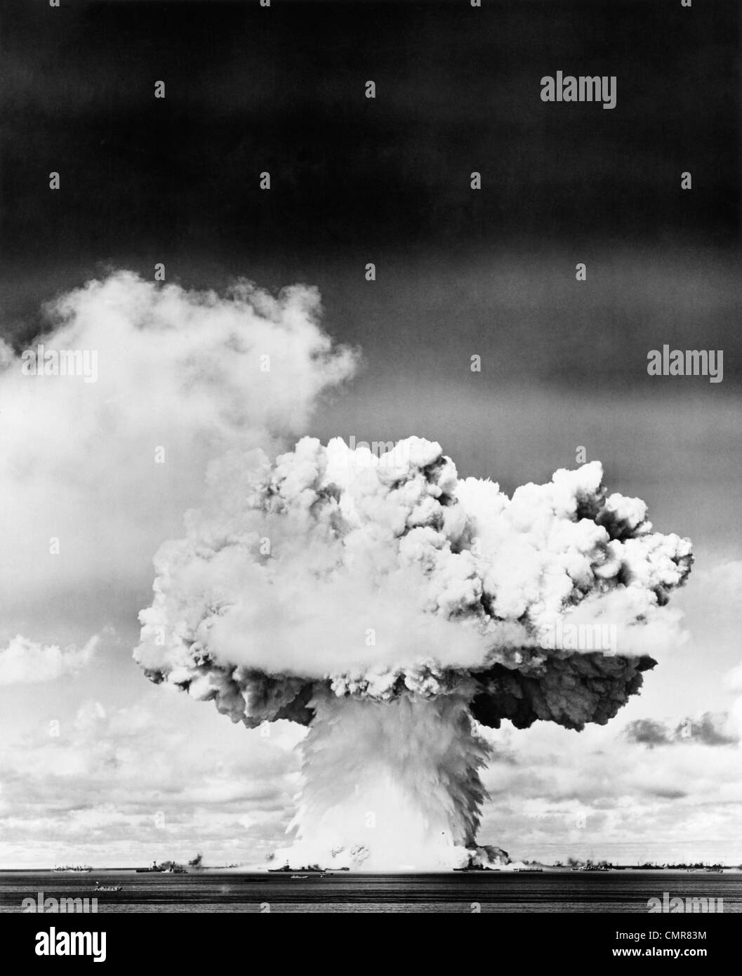 Negli anni quaranta anni cinquanta la bomba atomica esplosione nuvola a fungo Foto Stock