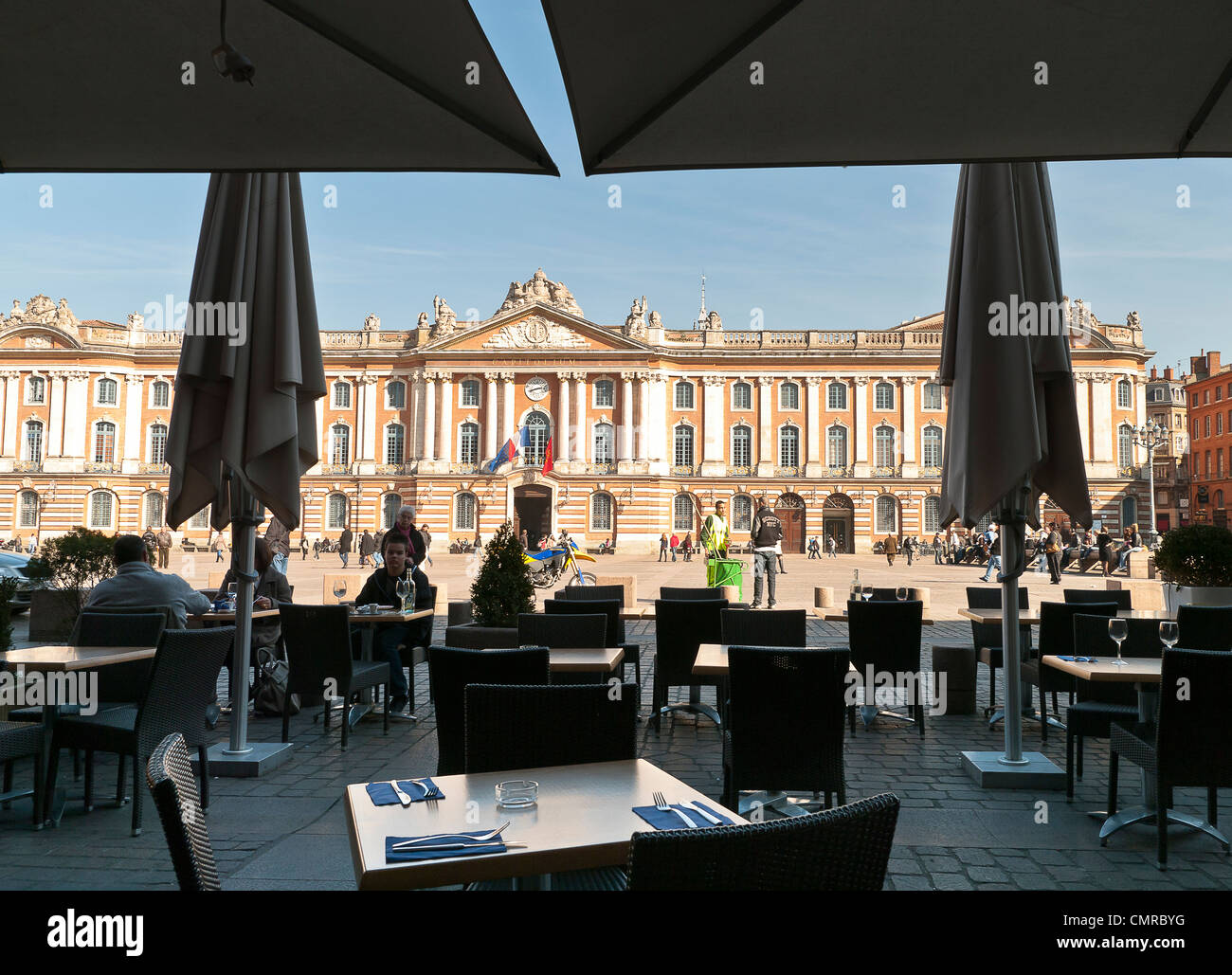 Piazza Capitole di Tolosa vista dalle terrazze dei ristoranti Foto Stock