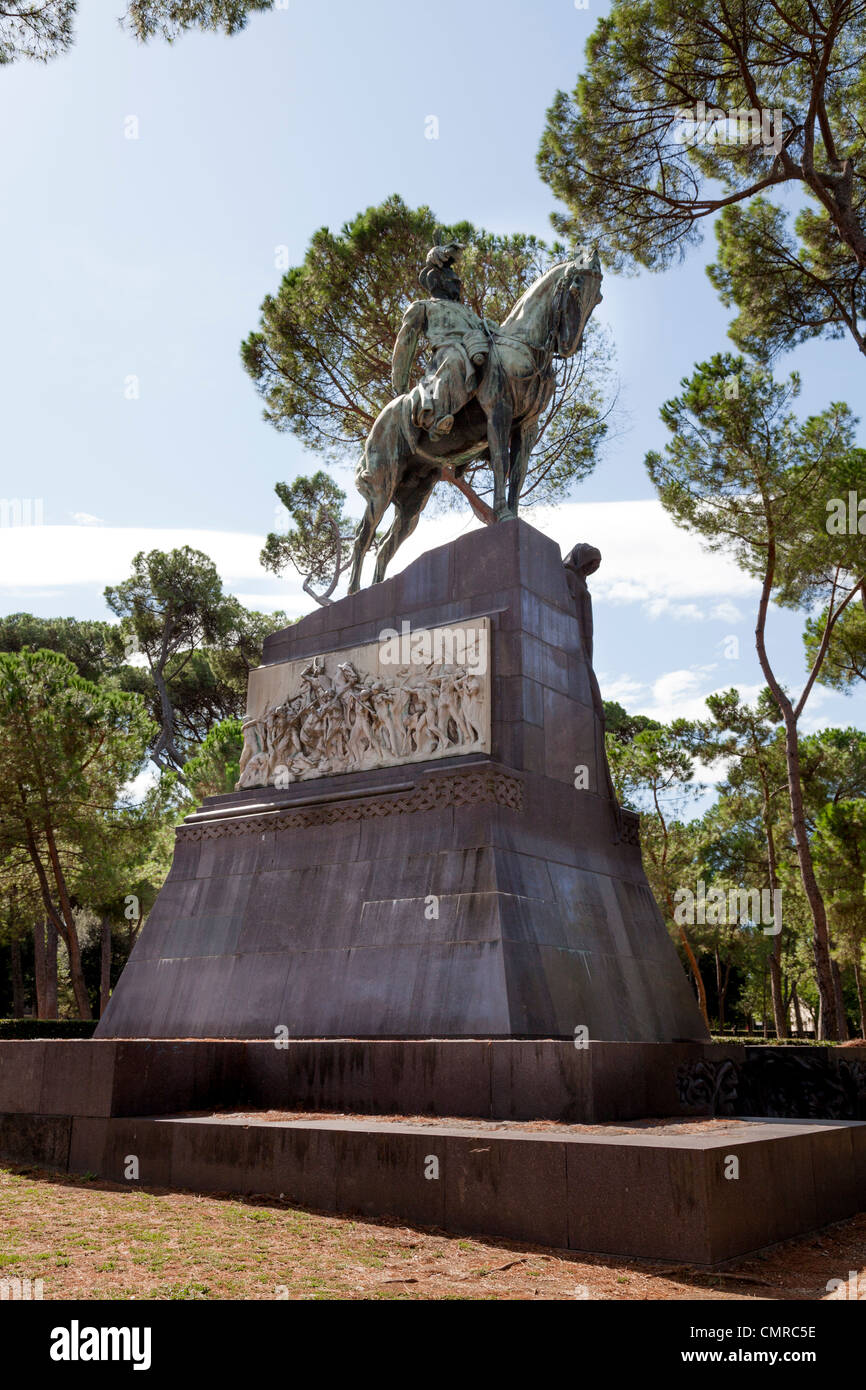 Statua di Umberto 1 a cavallo nei giardini di Villa Borghese a Roma Foto Stock