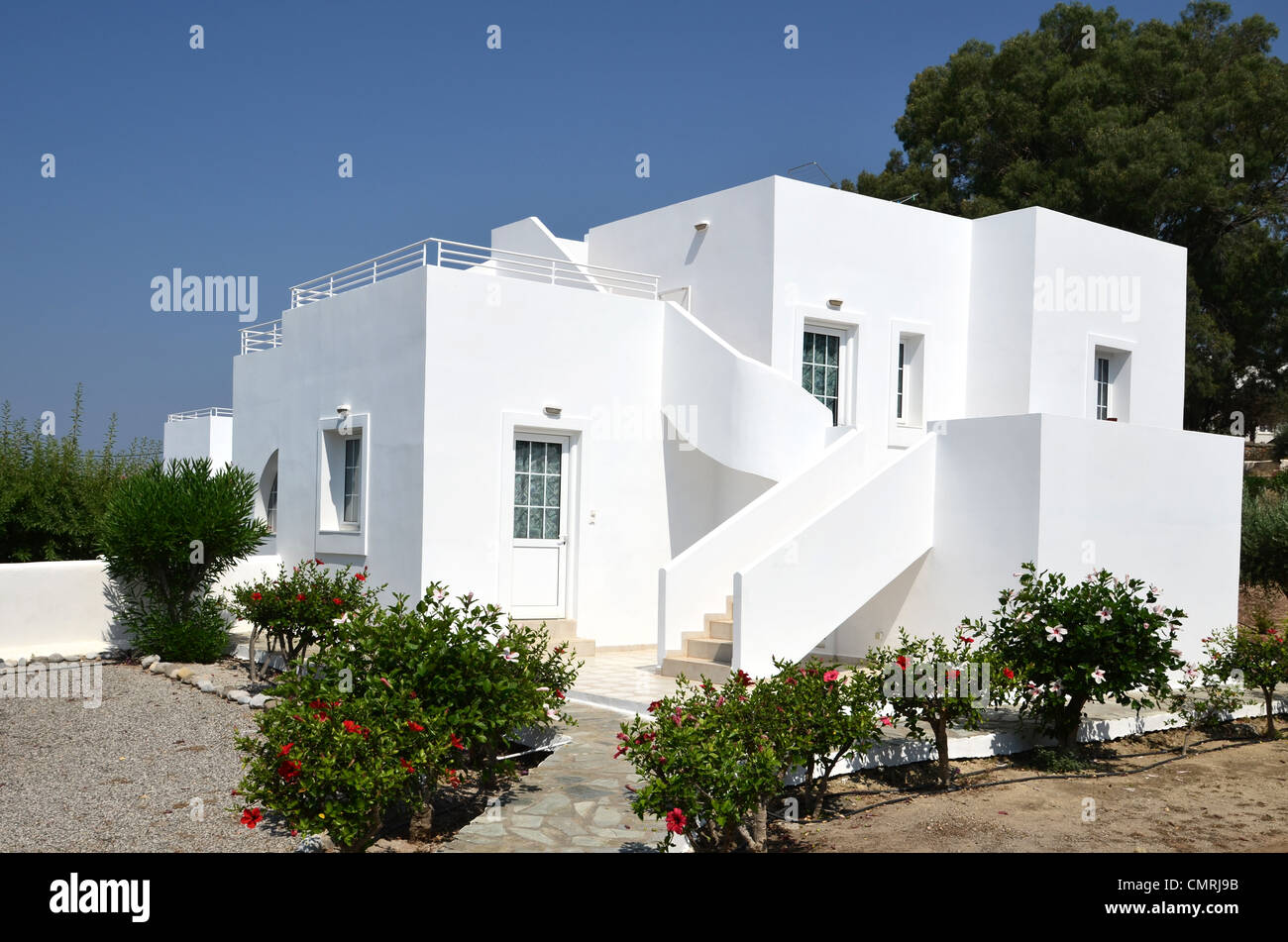 Nuovo dipinto di bianco casa vacanze villa. Immagine scattata in Grecia. Foto Stock