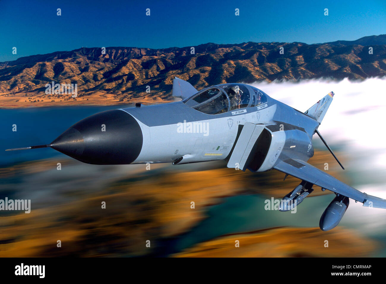 Il USAF F-4 Phantom battenti da montagne Foto Stock