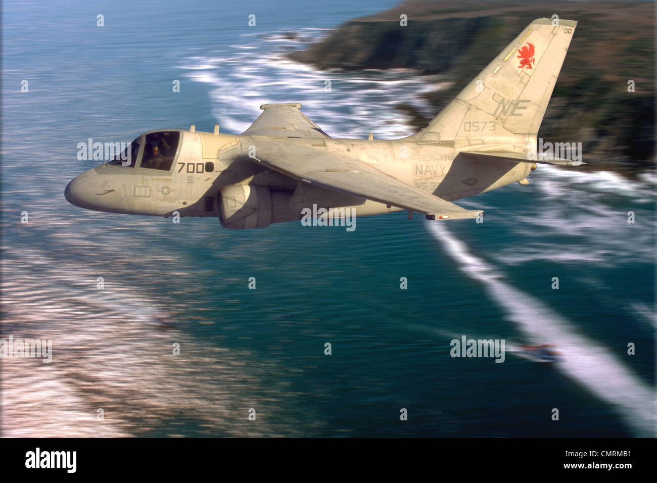 USN S-3 VIKING volare oltre oceano Foto Stock