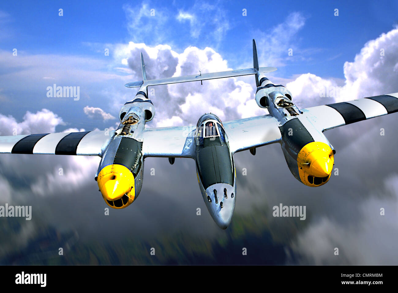 P-38 LIGHTNING WWII aerei volando sopra le nuvole Foto Stock