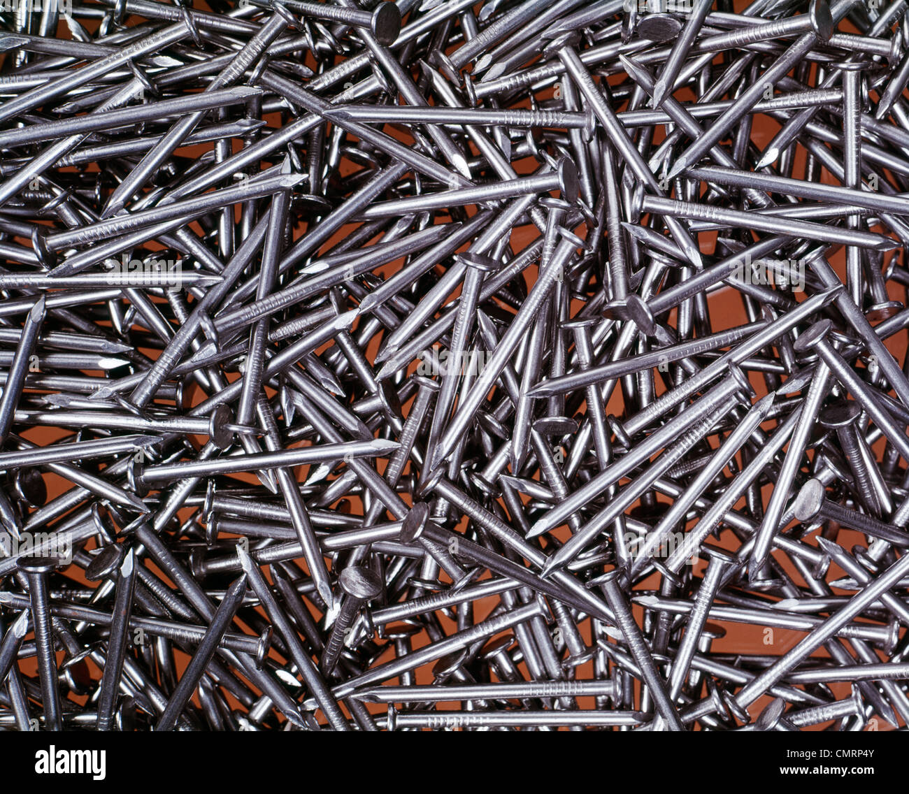 1960 1960 1970 anni settanta retrò PILA DI CHIODI PATERN Foto Stock