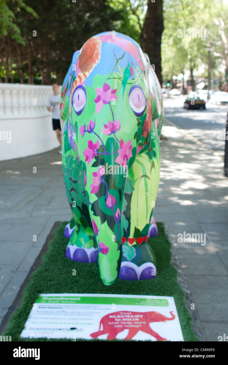Un elefante decorativo che era parte dell'Elephant Parade di Londra 2010. Foto Stock