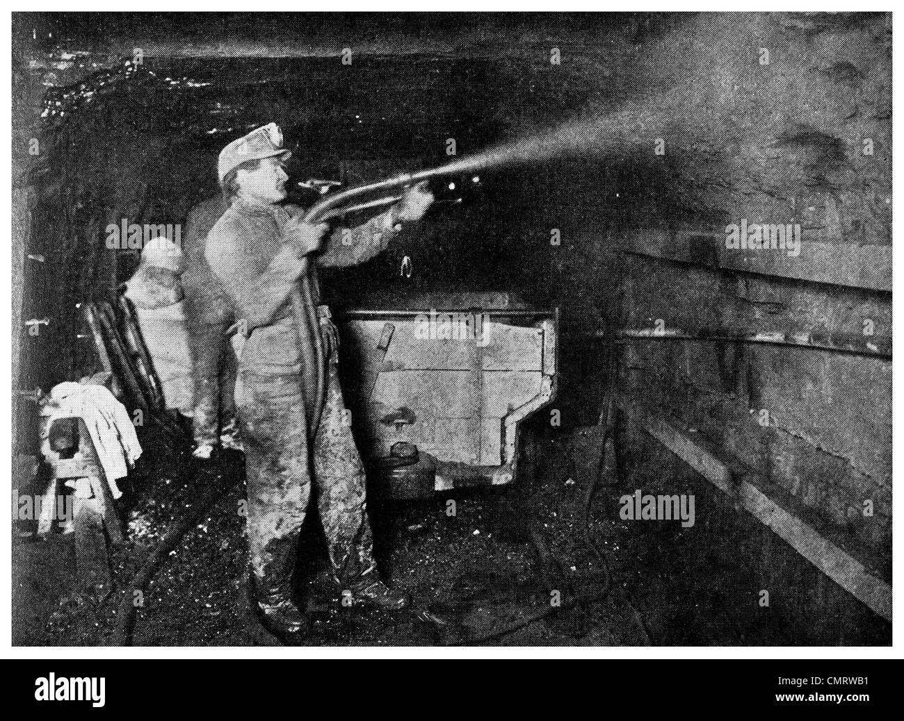 1918 della miniera di carbone di parete di rivestimento con calcestruzzo miner sughero e bottiglia mia Scranton Pennsylvania Foto Stock