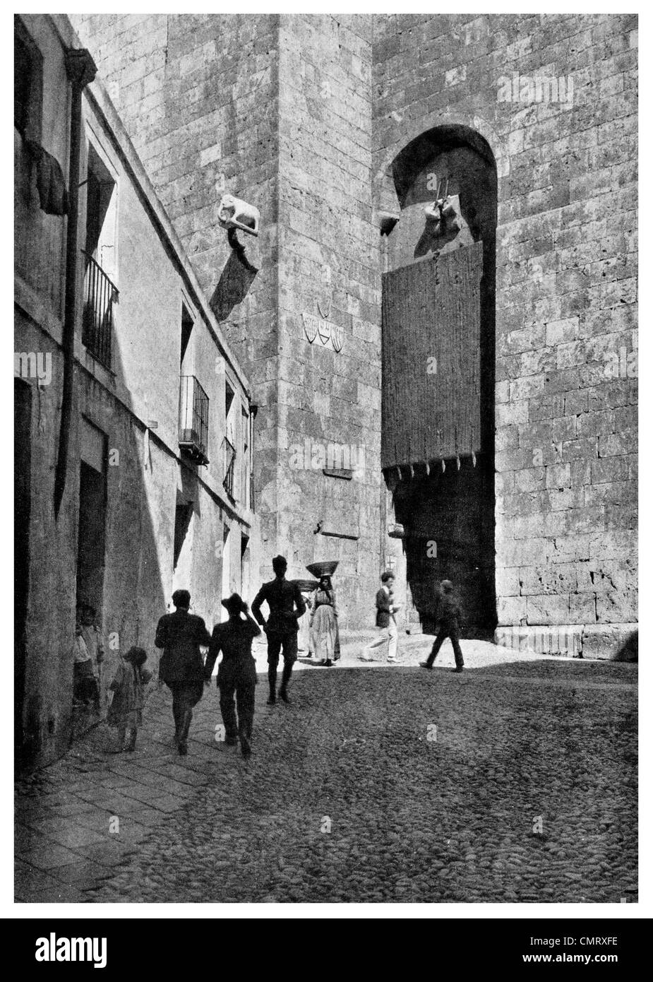 1923 La Torre dell'Elefante a cagliari Torre dell'Elefante torre medievale di Cagliari, Sardegna meridionale, Italia. Foto Stock