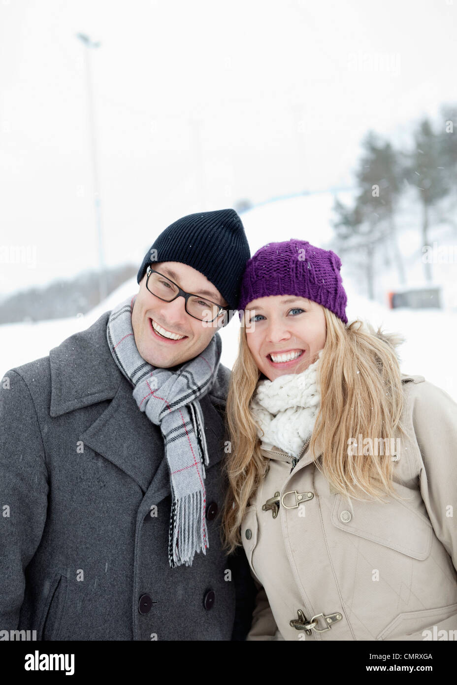 Happy amici per le vacanze invernali Foto Stock